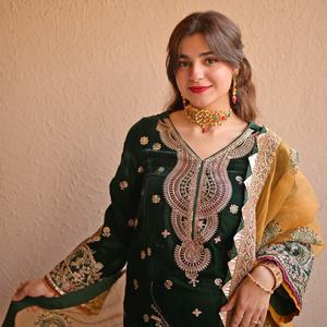 AJM Trade House 1012's Nice Designer Ethnic Pakistanais Costumes pour femmes en soie pour les fêtes - Product Image 4