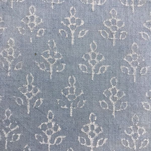 Tissu en coton imprimé à la main avec un motif floral miniature, textile indien minimaliste Buti - Product Image 3