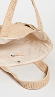 Grand sac de voyage bohème en raphia pour femme avec deux poignées et fermeture ouverte