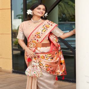 Sari en organza VASTRA COTTAGE avec motifs tissés en zari doré, bordure riche en pallu de Rajhans Swan et chemisier en brocart contrastant - Product Image 5