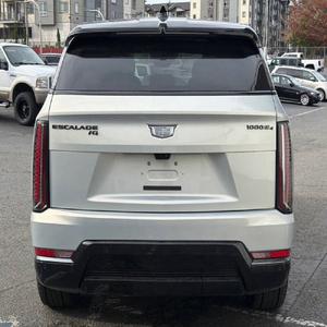 Cadillac Escalade IQ Sport 2 2025 en EXCELENTE ESTADO - Product Image 3