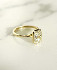 Juego de bisel Anillo de compromiso de moissanita de corte radiante de 1,88 quilates Anillo de corte de hielo triturado para su anillo de moissanita radiante alargado - Product Image 2