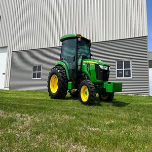 รถไถเดินตาม John Deere รุ่น 4044R 70 แรงม้า เกียร์อัตโนมัติ พร้อมปั๊มเกียร์และตลับลูกปืน - จัดส่งรวดเร็วสำหรับใช้งานในฟาร์ม - Product Image 2