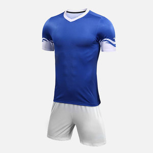 Uniforme de football respirant de couleur unie, nouveau design, logo personnalisé, uniforme de football pour hommes - Product Image 1