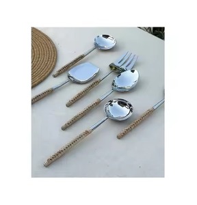 Juego de cubiertos de metal contemporáneo con mango de ratán Cubiertos Premium para mesa de comedor y colección de regalos - Product Image 3