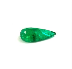 AAA Great Gems Esmeralda Zambiana Natural Sin Tratar, Corte Pera, Gema Verde de 1.40ct, Certificada por Terceros para Joyería - Product Image 2