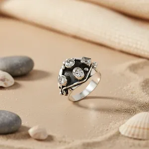 Bague Groupe Géométrique Vintage avec Pierres en Zircon Cubique, Alliage Plaqué Argent Antique, Bijou Unisexe Tendance - Product Image 2