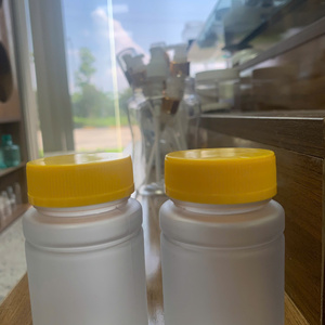 Vitamine en plastique PET givrée mate personnalisée de 100ml 150ml.... Bouteilles d'emballage de médecine de pot avec le chapeau fabriqué au Vietnam - Product Image 2