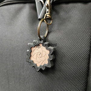 Tradebyd Porte-clés en bois en vrac Cadeaux naturels faits à la main pour les événements d'entreprise - Product Image 6