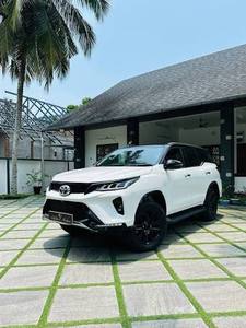 รถยนต์มือสอง ฟอร์จูนเนอร์ SUV ปี 2026 299 แรงม้า 5 ที่นั่ง 1999 ซีซี หลังคาซันรูฟ สเปค GCC เครื่องยนต์ 6 สูบ เกียร์อัตโนมัติ พวงมาลัยซ้าย/ขวา - Product Image 4