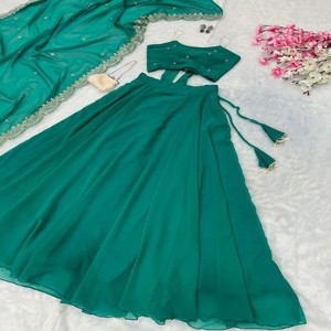 VASTRA COTTAGE Lehenga Choli en Georgette Pure avec Blouse à Bretelles en Perles et Broderies de Pierres, Dupatta en Tissu Canvas Flair et Dupatta à Paillettes - Product Image 1