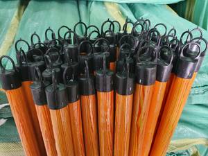 Palo de escoba de madera de 2,2 cm de diámetro con película de PVC recubierta directa de fábrica en Vietnam - Product Image 2