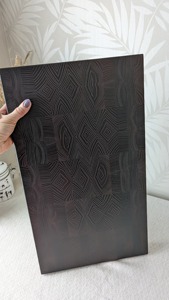 Planche à découper en bois au design élégant et moderne, parfaite pour la préparation culinaire, le service, l'exposition et les cadeaux, en provenance d'Inde - Product Image 4