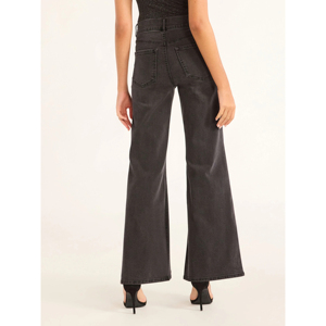 Jean taille haute personnalisé pour femmes, coupe droite, denim en coton délavé avec style devant plat et logo à boutons personnalisé - Product Image 3