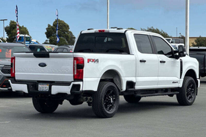 ฟอร์ด F-250 ปี 2024 รถกระบะ เทอร์โบดีเซล เกียร์อัตโนมัติ 8 ถุงลมนิรภัย ไฟหน้า LED ยาง R20 เบาะหนัง 5 ที่นั่ง - Product Image 4