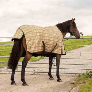 Couverture de cheval imperméable de qualité supérieure |   Couverture d'hiver pour cheval en bleu foncé résistante avec doublure en polaire douce et maille en coton - Product Image 1