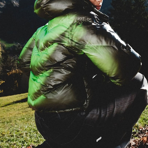 Veste matelassée à capuche coupe-vent vintage en tissu épais avec logo imprimé personnalisé, effet de changement de couleur, veste thermoréactive - Product Image 4