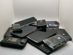 Teléfono móvil usado en buen estado (99%) en venta - Product Image 4