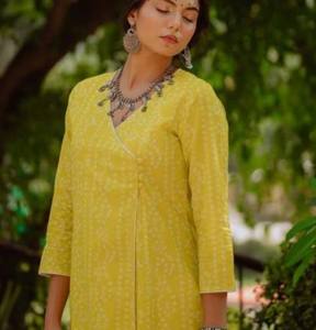 Beau travail manuel imprimé Maslin kurta dans le cou avec séquence complète Travail en kurta produit en vrac fait main - Product Image 5