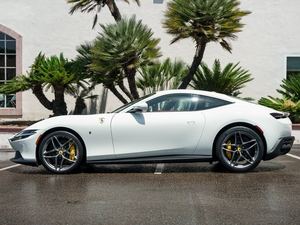 Coupé BIANCO AVUS RWD 2023 Usado en Excelentes Condiciones - Product Image 6