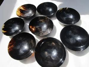 Tenedor de hueso artesanal con acabado liso natural, elegante utensilio de comedor para uso refinado en la cocina, cubertería artesanal de mesa. - Product Image 3