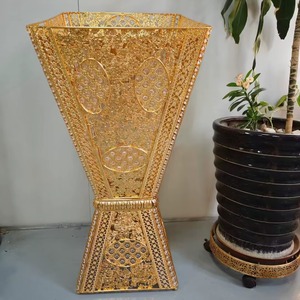 BRUSHSTROKE BLISS Porta Incienso de Acero Inoxidable de Excelente Calidad, Chapado en Oro Brillante, Ecológico, Hecho a Mano - Product Image 1