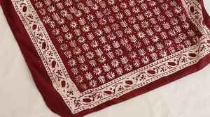 Écharpes carrées en soie 100% de qualité supérieure, personnalisées, à motifs floraux, pour femmes, multifonctionnelles, pour le cou et les cheveux - Product Image 6