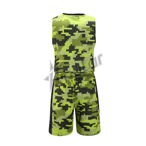 Uniformes de basket-ball athlétiques personnalisables pour hommes maillots d'entraînement verts pour l'été options de taille plus disponibles - Product Image 2