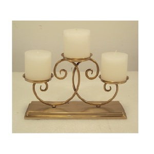 Portavelas de latón con acabado dorado, soporte de 3 brazos, diseño decorativo para el hogar, sala de estar, fiesta, iluminación de Navidad, uso de decoración - Product Image 1