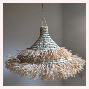 The Coastal Ember Pendant Luz de fibra natural hecha a mano en algas marinas, ratán y yute para decoración orgánica de lujo - Product Image 3