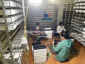 Plateau moderne en laque, plateau rond en bois pour servir, fait à la main, finition brillante, pour la cuisine, la salle à manger et les fêtes en plein air, fabriqué au Vietnam - Product Image 4