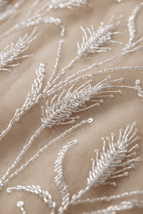 Tissu en tulle floral brodé de perles couleur chair et de plumes de blé, avec dentelle en cristal argenté motif vigne, pour robe de mariée - Product Image 2