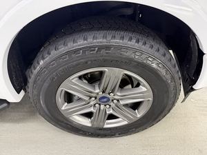 2020 pour Ford F-150 X-LT 4x4 Crew Cab 5.0L V8 essence pleine grandeur camionnette américaine utilisée et prête à l'exportation - Product Image 6