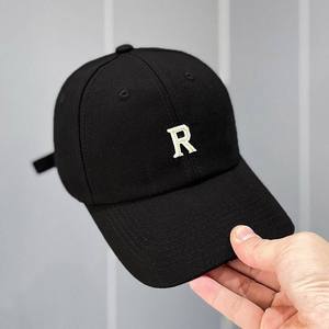 Gorra de béisbol bordada con logotipo personalizado Camiseta deportiva Multipanel elegante Ajuste transpirable ajustable con iniciales - Product Image 1