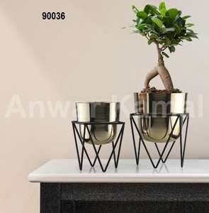 Planter Pot on Triangular <b>Stand</b> - Product Image 1