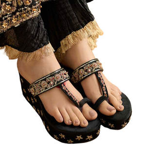 Sandalias de Tacón de Marca Privada con Material Duradero - Tendencia de Moda, Parte Superior de Terciopelo Estampado Antideslizante, Suela de Cuero Genuino Personalizada - Product Image 1