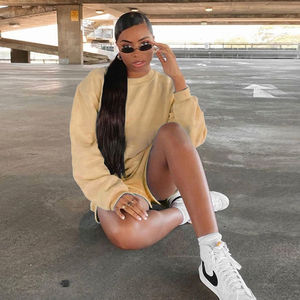 สเวตเตอร์คอกลมและกางเกงขาสั้นสำหรับผู้หญิงชุดวอร์มกางเกงขาสั้น2ชิ้นสำหรับผู้หญิงขายส่งออกแบบได้ตามต้องการ - Product Image 3