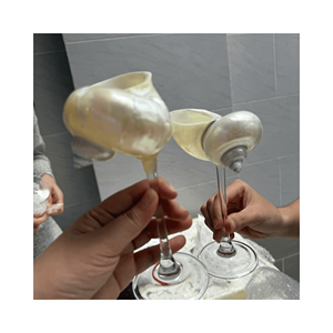 Vase artisanal en verre de coquillage poli, matériau : coquille marine ; usage : décoration intérieure, service ; origine : production artisanale vietnamienne - Product Image 1