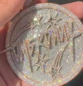 Pendentif Unisexe Classique Personnalisable 2,7 pouces en Argent Tibétain Plaqué Or 14K avec Moissanite VVS1 de 16,30 carats à Taille Brillante, Passe le Testeur - Product Image 2