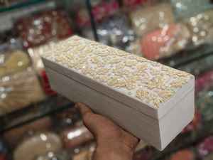 Boîte à bracelets brodée Emballage de bijoux de mariée artisanal avec boîte-cadeau de rangement de bijoux décoratifs dorés velours vert foncé - Product Image 4