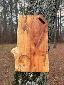 Planche à charcuterie en érable à bord vif 19 x 12 pouces, planche à découper et à servir en bois massif faite à la main avec un motif de grain naturel - Product Image 2