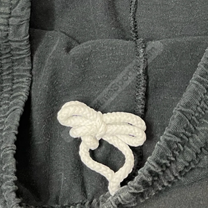 Pantalones cortos de sudor con lavado ácido negro de alto impacto, diseño personalizado, pantalones cortos de sudor con lavado ácido a precio asequible, serigrafía bordada - Product Image 5