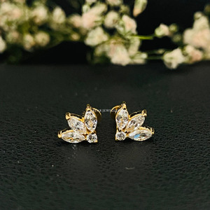 14K Oro Sólido Diamante Natural Lotus Stud Ear Piercing Joyería Fina. - Product Image 3