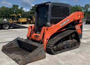 Cargadoras Compactas Kubota Usadas Modelo 2023 con Capacidad de Carga de 400 Toneladas, Motor de Alta Eficiencia de Combustible, Caja de Cambios y Bomba en Venta - Product Image 3