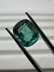 Pierre précieuse en vrac d'émeraude vert bleuâtre de qualité supérieure hautement transparente de 3 carats de lot de pierres précieuses en vrac d'émeraude zambienne - Product Image 2