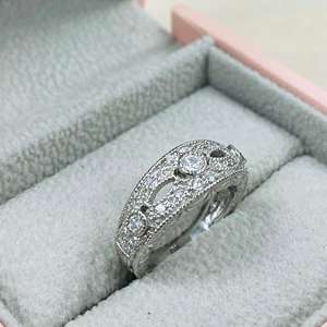 Patrón Millgrain Edge 0.40CT Redondo Corte brillante Aniversario Boda Banda 14K Oro blanco Micro pavé y bisel Set Anillo de diamantes - Product Image 1