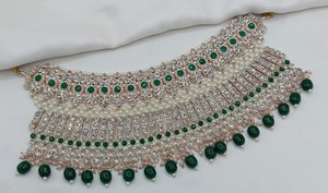 Conjunto de Collar de Perlas de Piedra Verde de Lujo con Aretes Chapados en Oro y Maang Tikka para Bodas y Fiestas, Regalo - Product Image 4