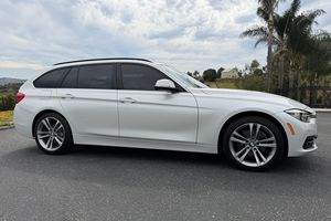 BMW 328i xDrive Sports Wagon 2016 USADO, Volante a la Izquierda/Derecha - Product Image 2