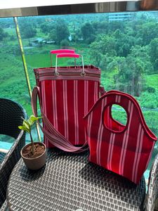 Bolso de mano de nailon reciclado de gran capacidad, respetuoso con el medio ambiente, resistente al agua, con mango suave, cierre de cremallera, patrón a rayas, logotipo personalizado - Product Image 2