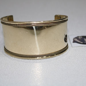 Bracelet à manchette large en laiton uni, Bracelet à manchette large, manchette de bras, personnalisé, gravé, large, de traditionnel - Product Image 1